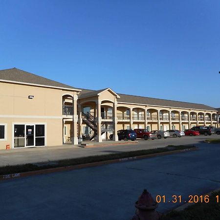Crossroads Inn & Suites Victoria Extérieur photo