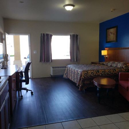 Crossroads Inn & Suites Victoria Extérieur photo