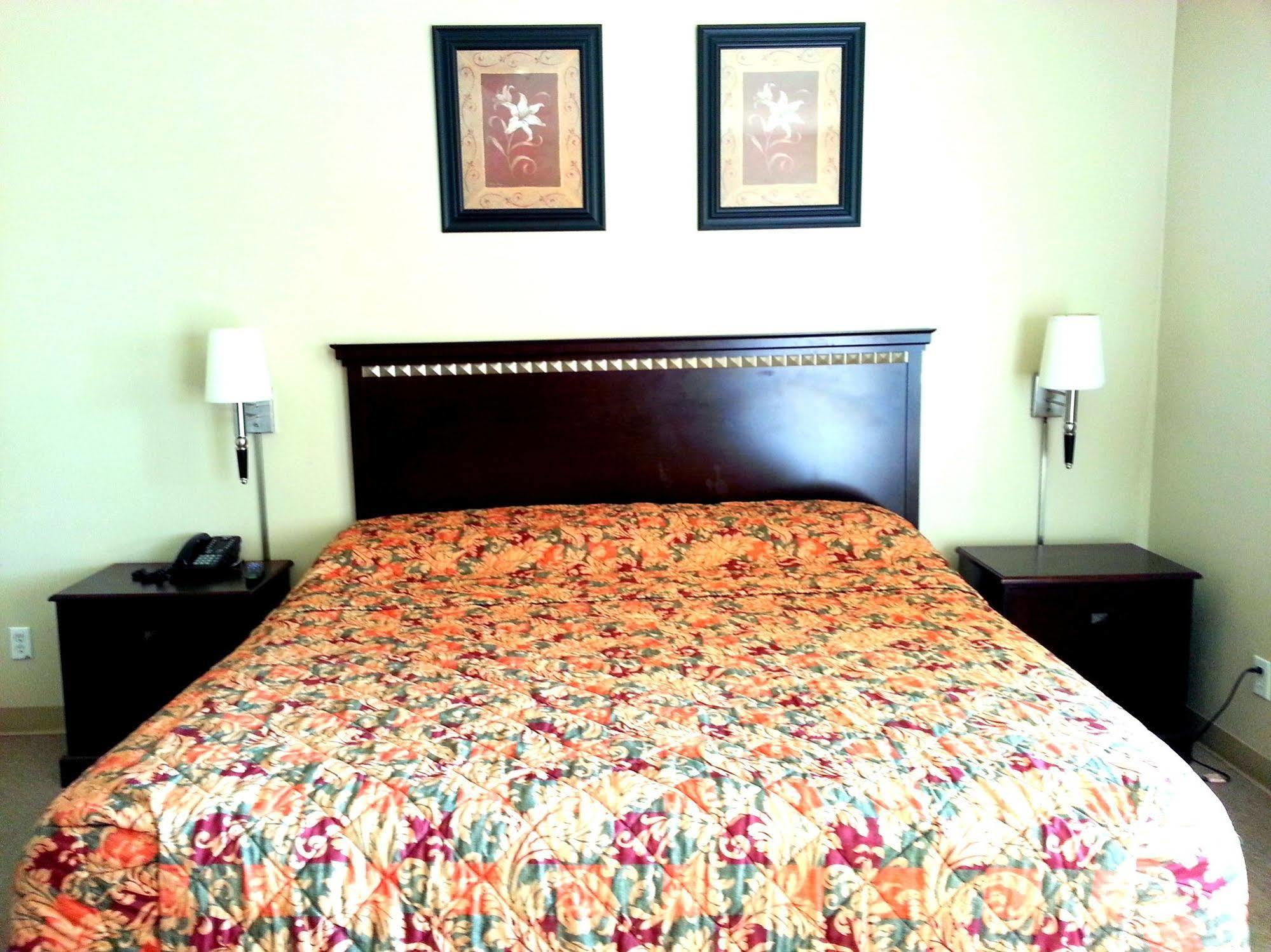 Crossroads Inn & Suites Victoria Extérieur photo