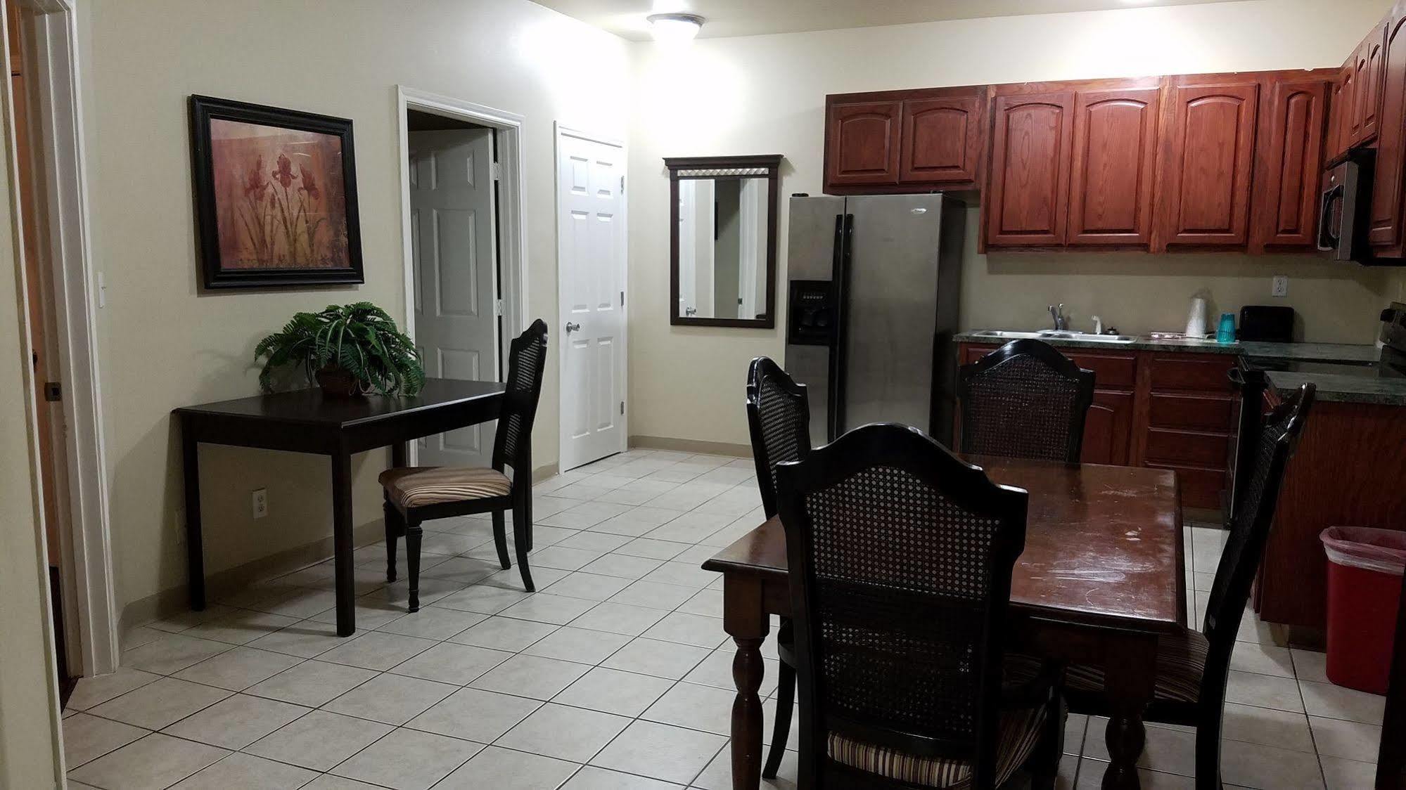 Crossroads Inn & Suites Victoria Extérieur photo