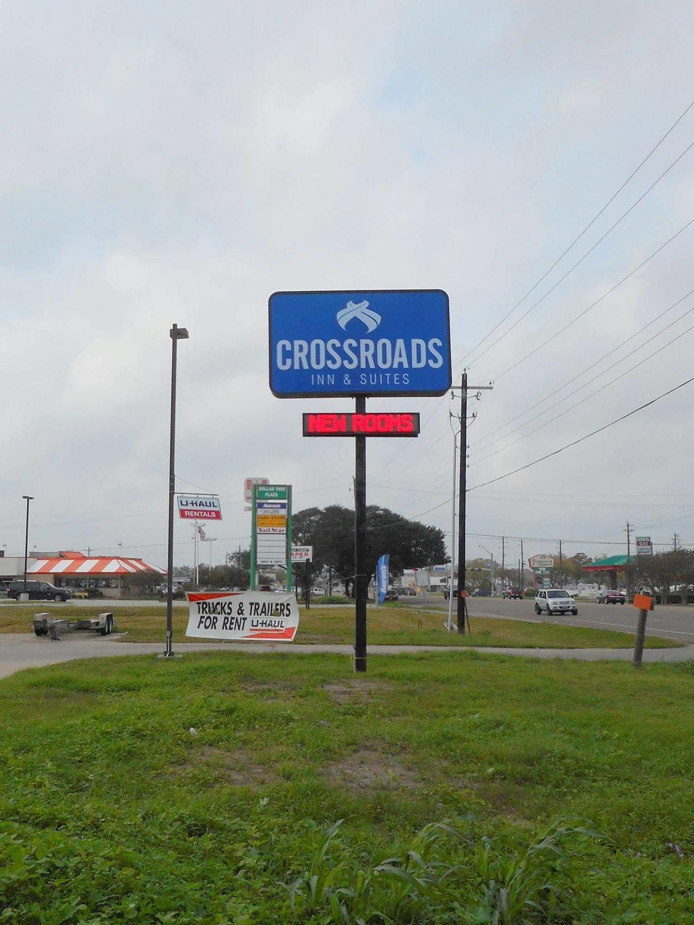 Crossroads Inn & Suites Victoria Extérieur photo