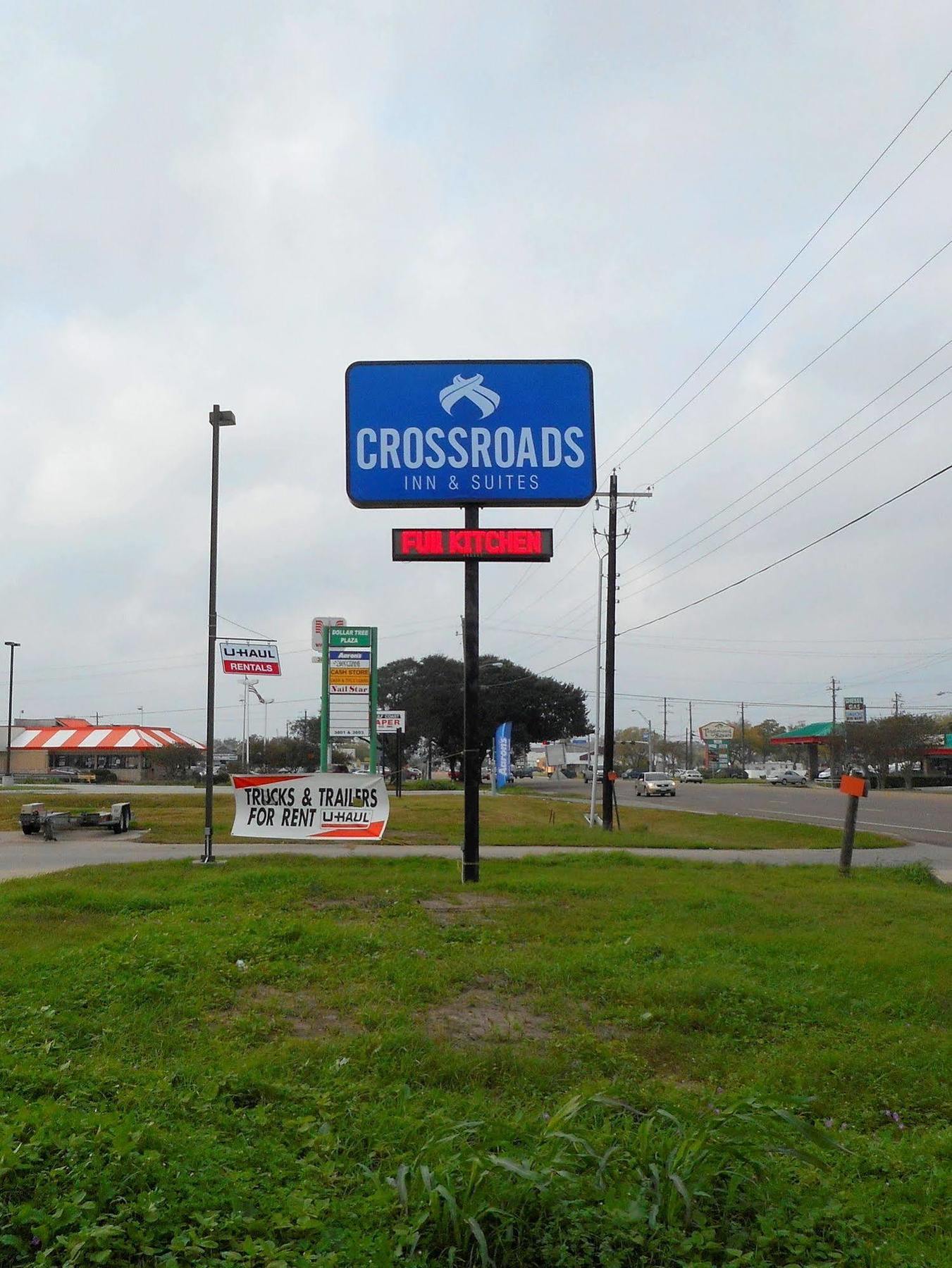 Crossroads Inn & Suites Victoria Extérieur photo