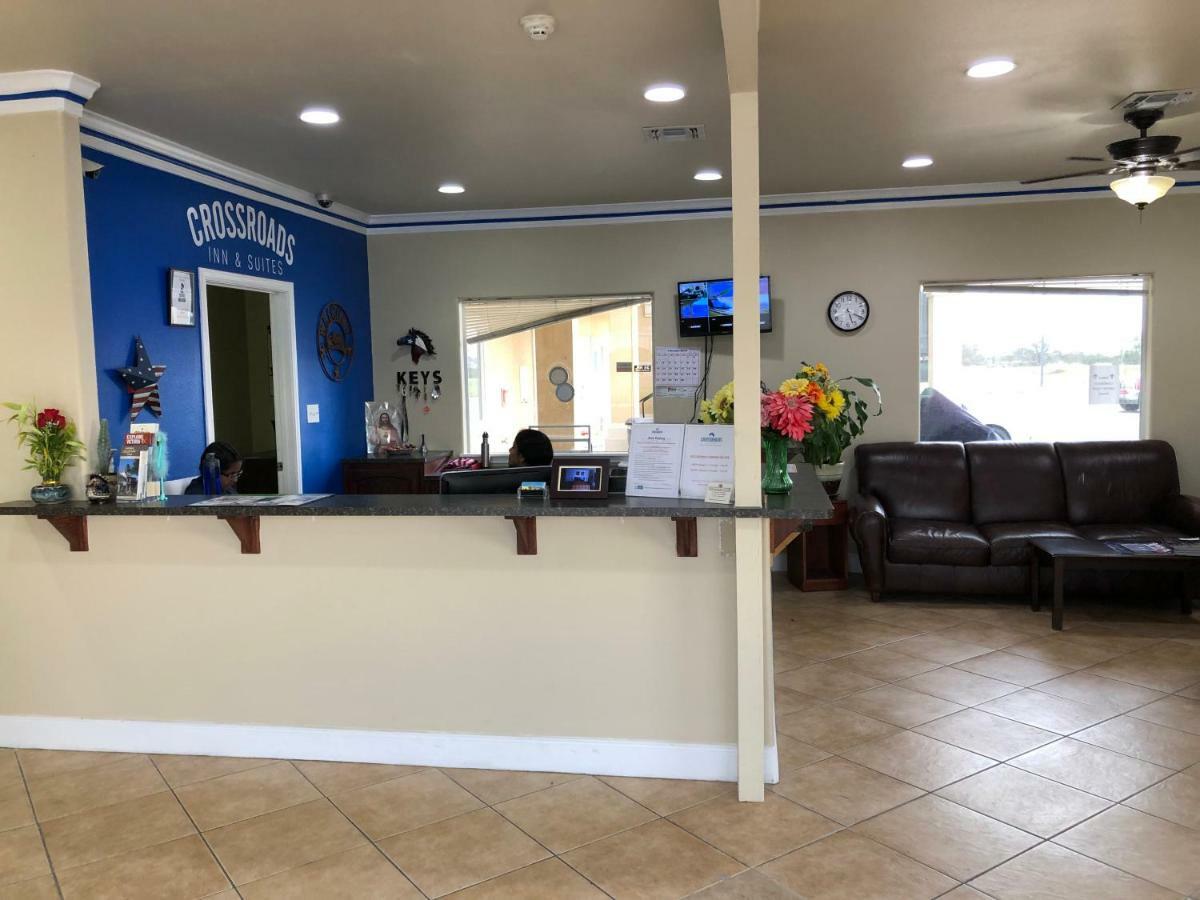 Crossroads Inn & Suites Victoria Extérieur photo